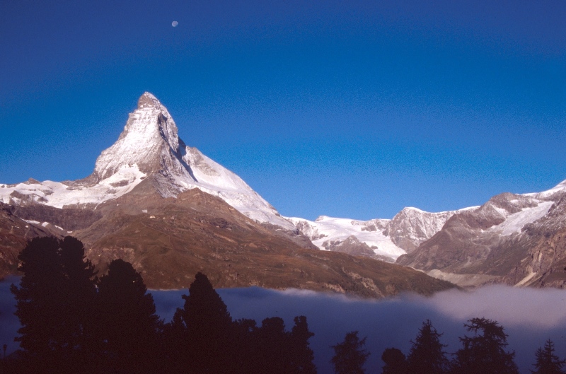 Le Cervin fait son cinéma (The Matterhorn - Movie Star)